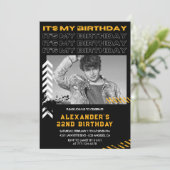 22歳の誕生日招待状メンズフォトスプレー絵を描 招待状 (スタンド正面)