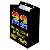 22誕生日:おもしろい、はっきりした、カラフルレインボー「22」 ミディアムペーパーバッグ (裏面アングル)