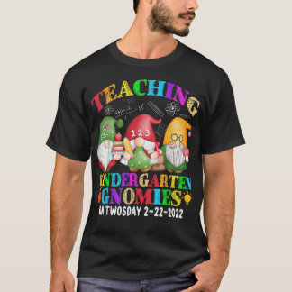 2222022F教えの2日のグノミーズ幼稚園 Tシャツ