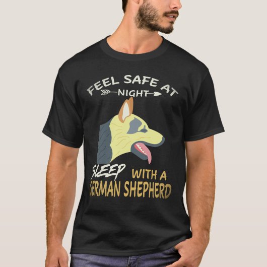 22 夜は安心して眠る ジャーマンシェパードと一緒に Tシャツ (正面)