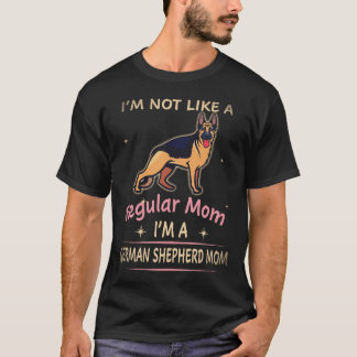 22 私は普通の母ではありません 私はドイツ+シェパードの母 Tシャツ