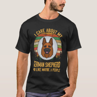22 私は私のジャーマンシェパードを大切に思っていて多分気に入ってる Tシャツ