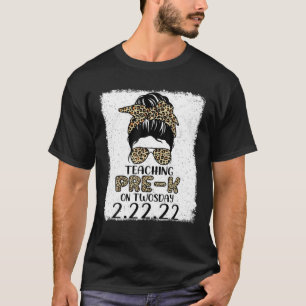 22-22-教え22メッシー・バン・ティーチの『トウオズデーのプレ・ク』 Tシャツ