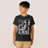 22 A Day Veteran Lives American Flag Military Vete Tシャツ (正面フル)