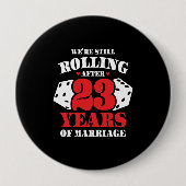 23おもしろい周年記念結婚したカップル23年 缶バッジ (正面)