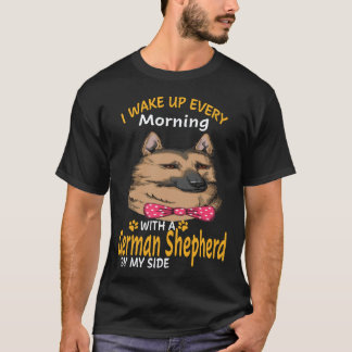 23 朝になるとジャーマンシェパードがいます Tシャツ
