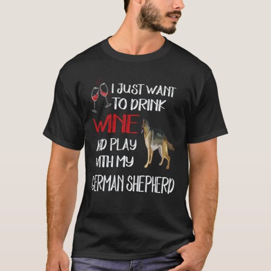 23 私はワインを飲んでジャーマンシェパードと遊びたいだけ Tシャツ (正面)