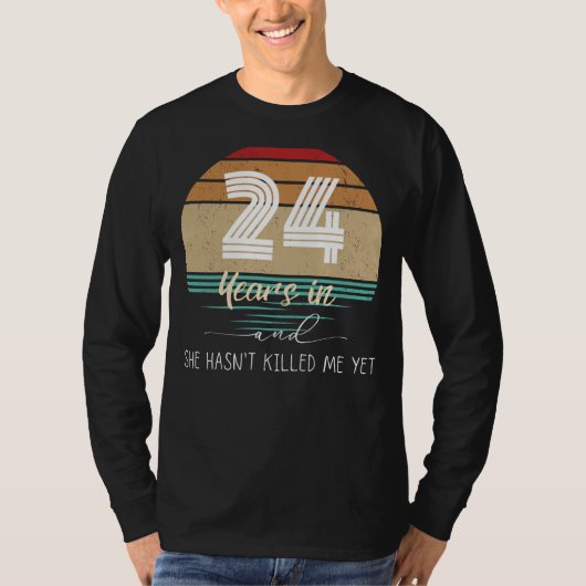 24年と笑顔:笑わされるアニバーサリーティー – St Tシャツ (正面)
