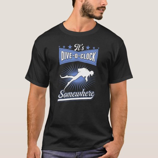 24時どこかでダイビングScuba Diving Instructto Tシャツ (正面)