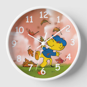 24時間体制の紅葉の中で 壁時計