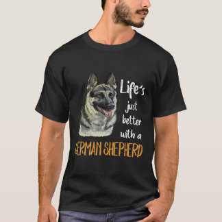 24 ジャーマンシェパードがいると人生はもっと楽しい Tシャツ