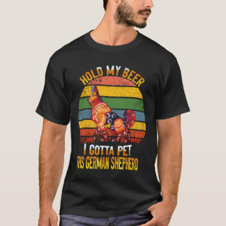 24 ビールホールド 私はこのジャーマンシェパードを撫でなきゃ Tシャツ