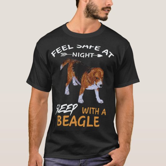 24 夜は安心して眠る ビーグルと一緒に Tシャツ (正面)