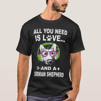 24 必要なのは愛とジャーマンシェパードだけ Tシャツ