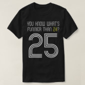 24 25誕生日よりWhats Funnierを知っているおもしろい Tシャツ (デザイン正面)