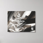 24x18"Terra's Tender Whisper 抽象的な茶色の花 キャンバスプリント (正面)