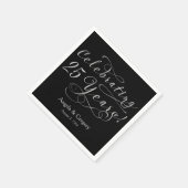 25パーソナライズされた周年結婚シルバーブラック スタンダードカクテルナプキン (角)