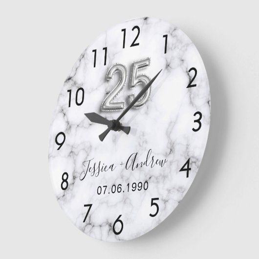 25周年結婚記念日の銀の大理石 ラージ壁時計 (傾斜)