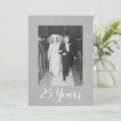25周年結婚記念 フォト ブラシ シルバー 招待状 (スタンド正面)