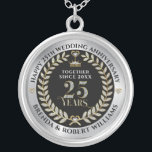25周年結婚銀グリッターと金ゴールド シルバープレートネックレス<br><div class="desc">白エレガントグリッターと金ゴールド25結婚年の記念と金属銀と黒の背景。カスタマイズ可能な結婚シルバーのテンプレート。</div>