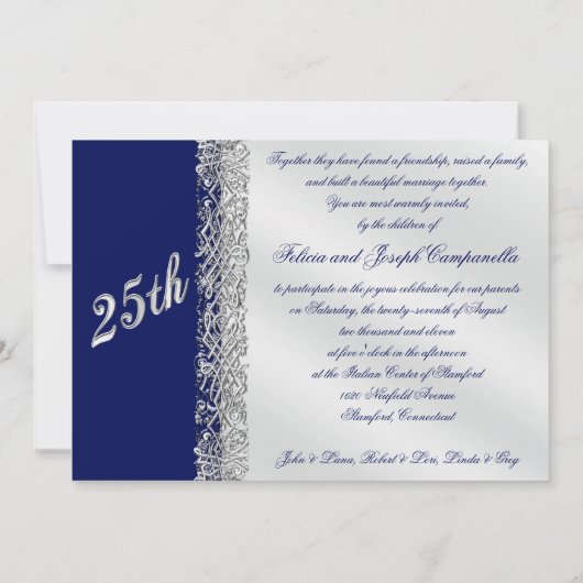 25周年記念の装飾的な銀のスクロールが付いたネイビー 招待状 (裏面)