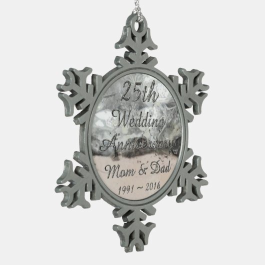 25周年記念シ結婚ックシルバータイポグラフィ スノーフレークピューターオーナメント (左)