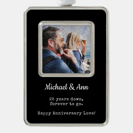 25周年記念写真記念 |休日のカップル シルバープレートフレームオーナメント (正面)