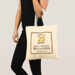 25周年記念結婚金ゴールド応援～25年 トートバッグ<br><div class="desc">25祝年結婚記念パーティー記念トートバッグに25結婚年この応援と25周年。このモダンデザインは、25年に渡る応援を持つ縁ど簡単と文字の黒と金ゴールドを備えている。 名カスタマイズ前と姓とイベント日を含むアイテムお気に入りシンプルのバッグ、特別なゲストへの贈り物、カップルへの贈り物に最適なクラシックと結婚した。</div>