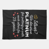 25周年記念結婚I – シルバーおもしろいカップル キッチンタオル (横)