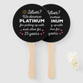 25周年記念結婚I – シルバーおもしろいカップル ハンドファン (正面&裏面)