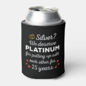 25周年記念結婚I – シルバーおもしろいカップル 缶クーラー (缶正面)