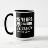 25年が永遠に25周年を迎え結婚る マグカップ (左)