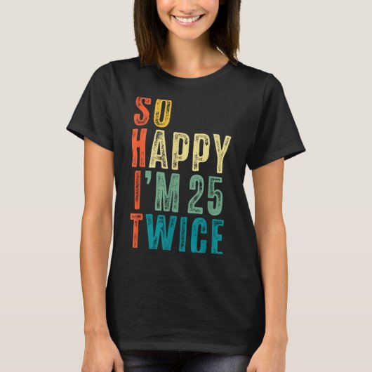 25歳で幸せ、50歳でさらに幸せ おもしろい50歳の誕生日 Tシャツ (正面)