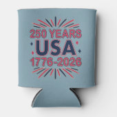 250年 アメリカ | 1776–2026 半クインセンテニアル 缶クーラー (正面)