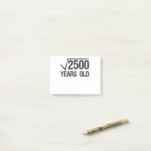 2500おもしろいの算数問題の平方根が50番目に等しい ポストイット (デスク上)