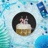 26歳の誕生日ケーキのろうそくが乗ったビール ペーパープレート (パーティー)