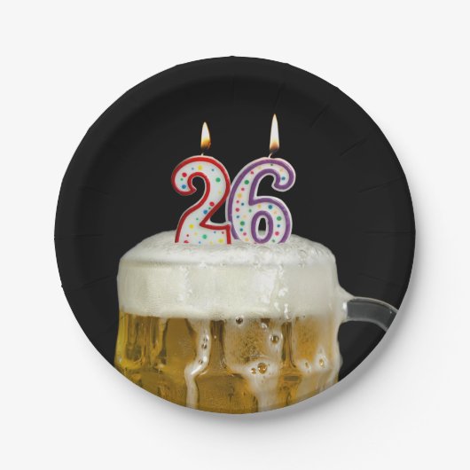 26歳の誕生日ケーキのろうそくが乗ったビール ペーパープレート (正面)