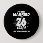 26結婚した年26おもしろい周年 缶バッジ (正面)