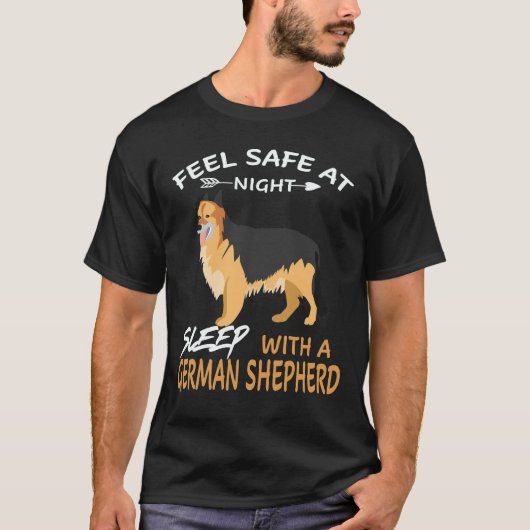 26 夜は安心して眠る ジャーマンシェパードと一緒に Tシャツ (正面)