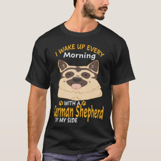 26 朝になるとジャーマンシェパードがいます Tシャツ