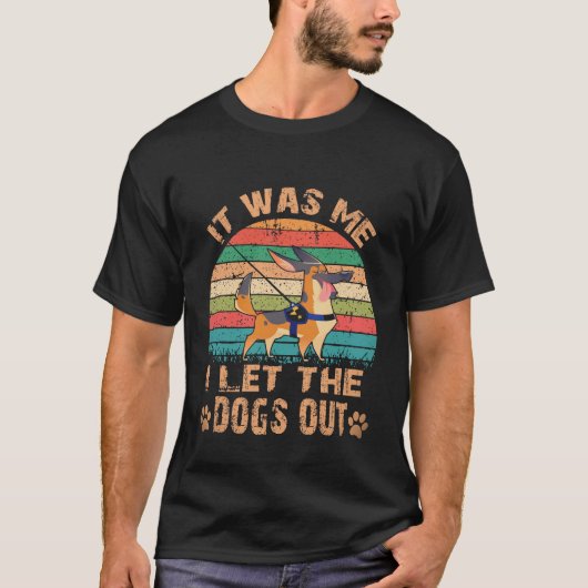26 私が犬を外に出した ジャーマンシェパード Tシャツ (正面)
