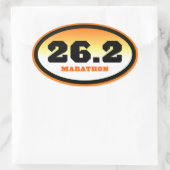 26.2マラソンブラックとオレンジの楕円形 楕円形シール (バッグ)