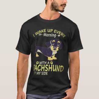 27 私のそばには毎朝起きたらダックスフンドがいます Tシャツ