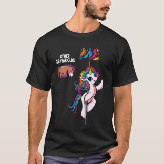 28歳の私と他の28歳 おもしろい28歳の誕生日パーティー Tシャツ