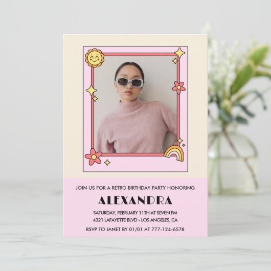 28歳の誕生日の招待レトロフォトピンクフローラ 招待状 (スタンド正面)