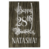 28誕生日: ファンシー, フェイク Wood Look +名前をカスタムする ミディアムペーパーバッグ (裏面)