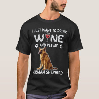 28 私はただワインを飲んでジャーマンシェパードを撫でたい Tシャツ