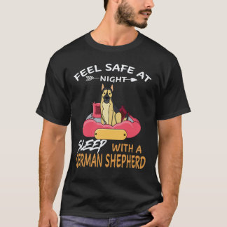 29 夜は安心して眠る ドイツ牧羊犬と一緒に Tシャツ