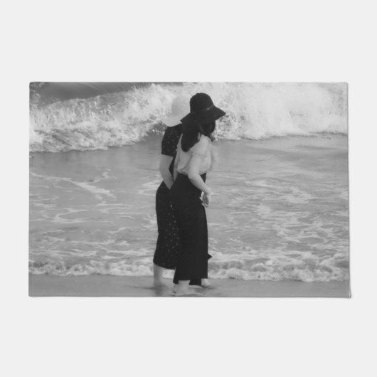 2，アジア，女の子，ビーチ，水，波，ロマンチック， ドアマット (正面)