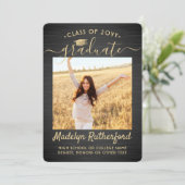 2 枚の写真を使った卒業の台本　黒と金でブラシ加工されたもの 招待状 (スタンド正面)